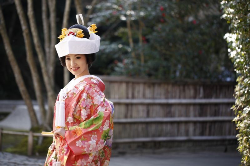 Cô dâu trong bộ lễ phục Iro Uchikake